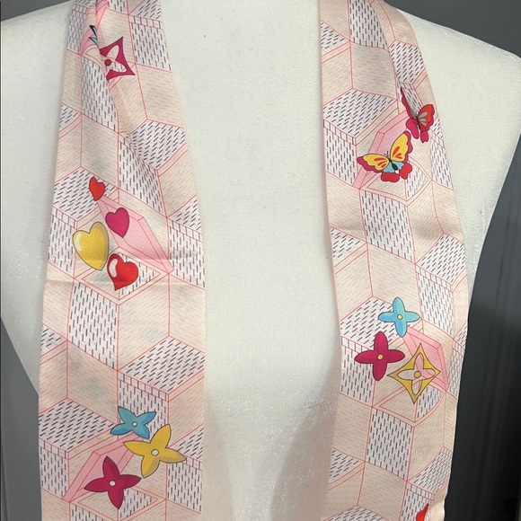 1453. Multicolor 100% silk double sided scarf. - Picture 2 of 5